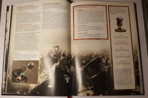 Abb. 7: Das Regelwerk ist logisch aufgebaut mit vielen Infokästen und stimmungsvollen Bildern der Herr der Ringe- und Hobbit-Filme (Die Schlacht auf den Pelennor-Feldern)